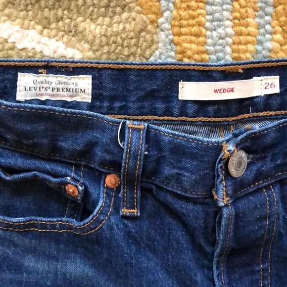 Levi’s Premium Wedgie Women’s Denim Jeans - Picture 4 of 11